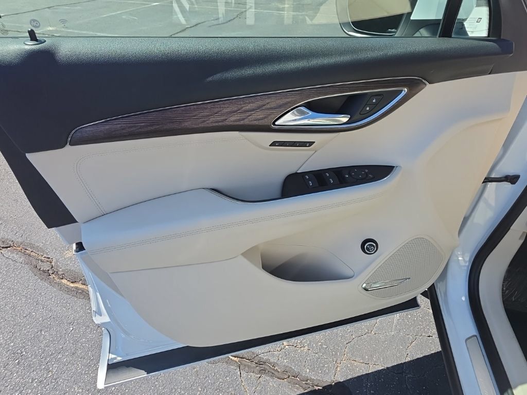 Certified 2022 Buick Envision Avenir w/ Technology Package II AWD/4WD image 17