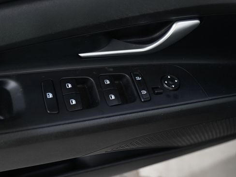 Used 2023 Hyundai Elantra Limited FWD image 18