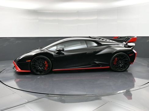Used 2024 Lamborghini Huracan STO RWD image 2