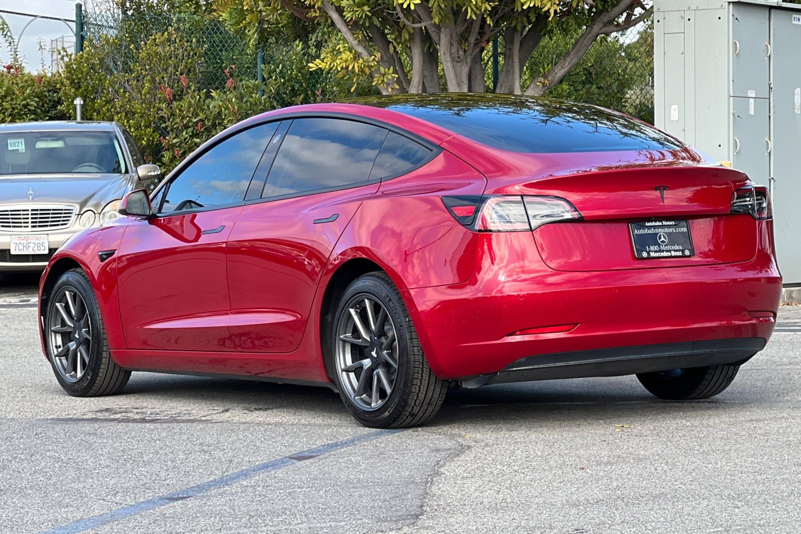 Used 2018 Tesla Model 3 Long Range RWD image 3