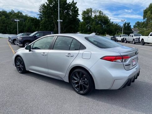 Used 2025 Toyota Corolla SE FWD image 3