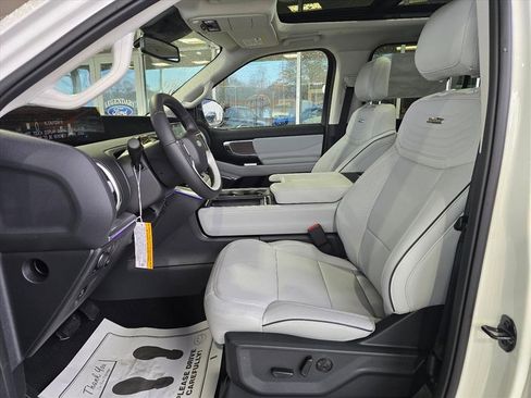 New 2025 Ford Expedition Platinum w/ Platinum Ultimate Package image 9