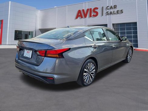 Used 2025 Nissan Altima 2.5 SV FWD image 6