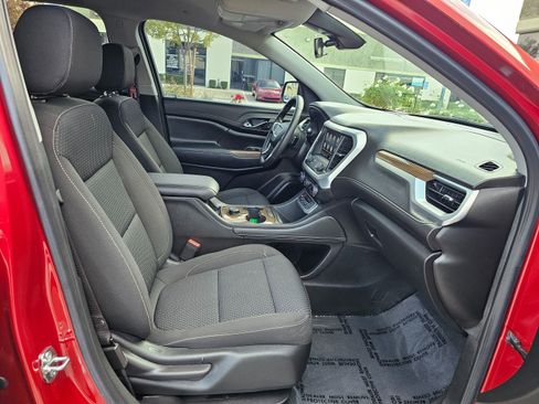 Used 2023 GMC Acadia SLE image 31