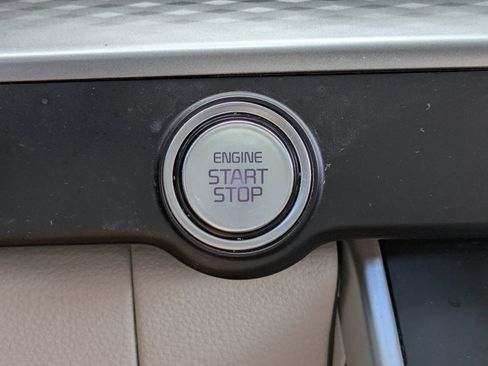 Certified 2024 Kia Carnival LX FWD image 27