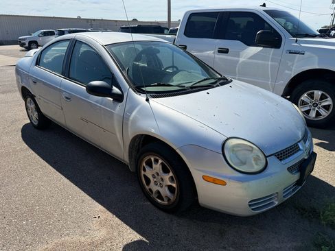 Used 2005 Dodge Neon SXT FWD image 3