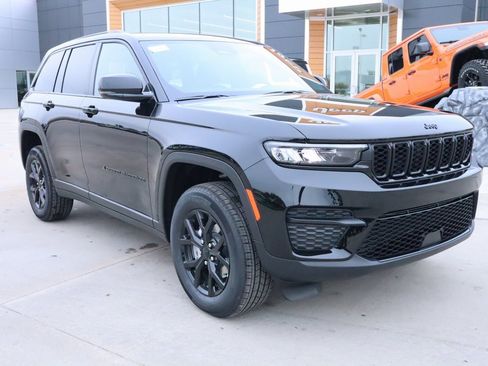 New 2025 Jeep Grand Cherokee Altitude image 1