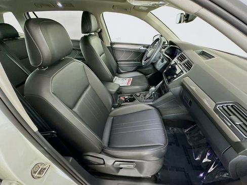 Used 2023 Volkswagen Tiguan SE w/ Panoramic Sunroof Package image 35