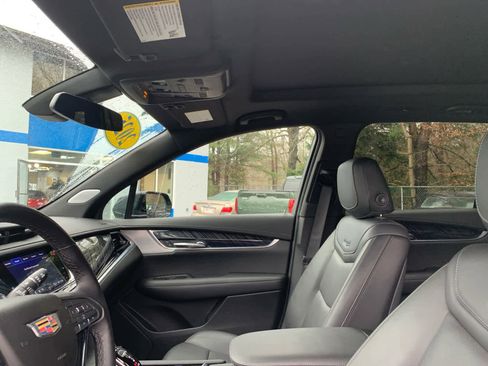 Certified 2025 Cadillac XT6 Premium Luxury image 12