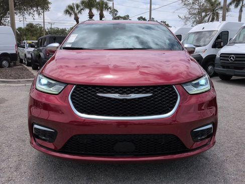 Used 2024 Chrysler Pacifica Pinnacle AWD/4WD image 3