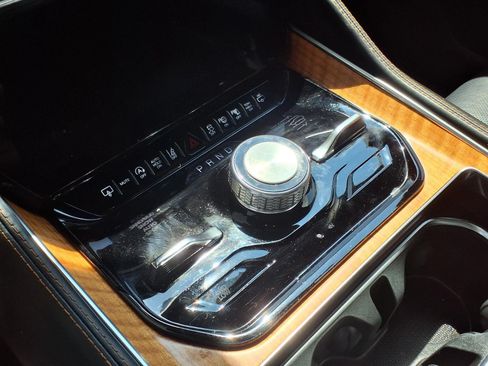 Used 2023 Jeep Grand Wagoneer Series III AWD/4WD image 17