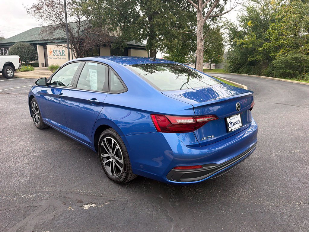 Used 2024 Volkswagen Jetta Sport FWD image 3