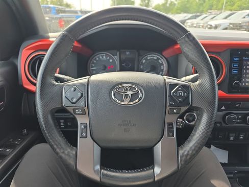 Used 2019 Toyota Tacoma TRD Sport AWD/4WD image 25