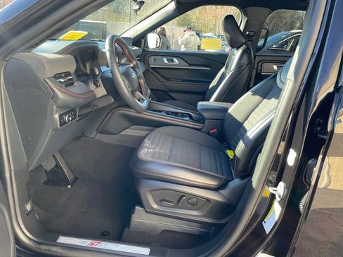 Used 2025 Ford Explorer ST-Line w/ ST-Line Street Pack image 40