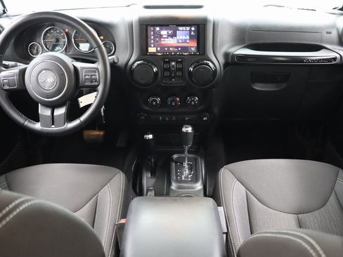 Used 2018 Jeep Wrangler Unlimited Sahara image 18