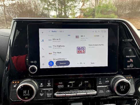 Certified 2025 Toyota Highlander XLE image 17