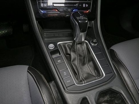 Used 2025 Volkswagen Jetta SE image 25