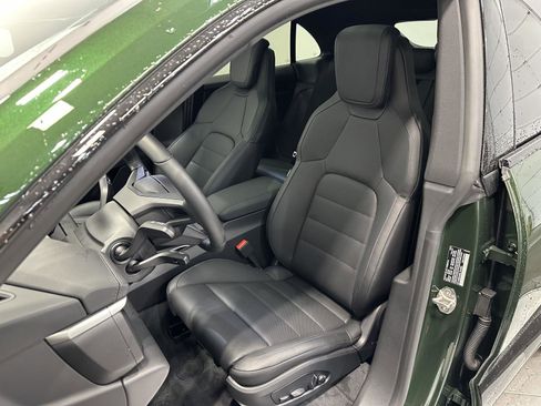 New 2025 Porsche Macan 4S Electric image 4