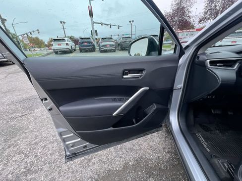 Used 2024 Toyota Corolla Cross XLE w/ Convenience Package image 13