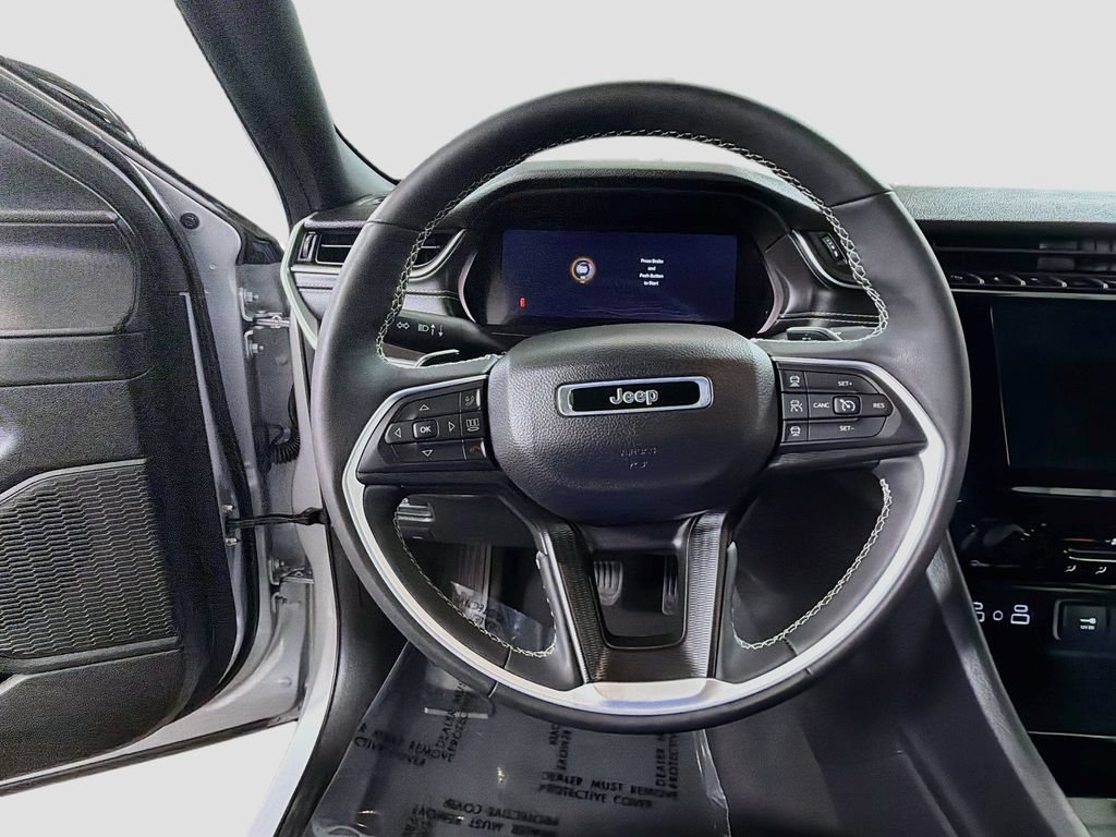 Used 2024 Jeep Grand Cherokee Altitude AWD/4WD image 13