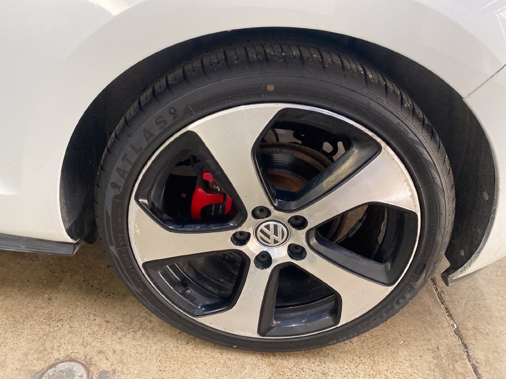 Used 2016 Volkswagen Golf 2-Door FWD image 17