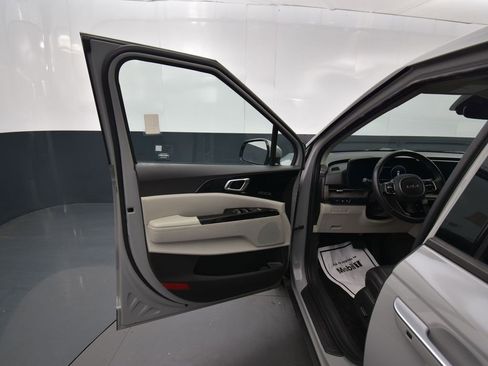 Certified 2023 Kia Carnival SX image 8
