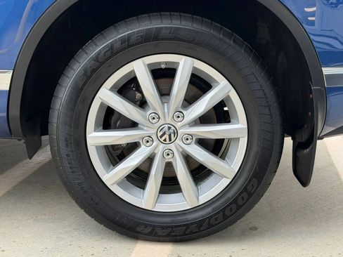 Used 2016 Volkswagen Touareg Sport AWD/4WD image 39