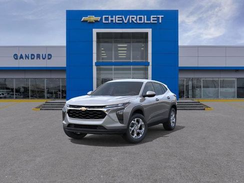 New 2026 Chevrolet Trax LS w/ LS Convenience Package FWD image 8