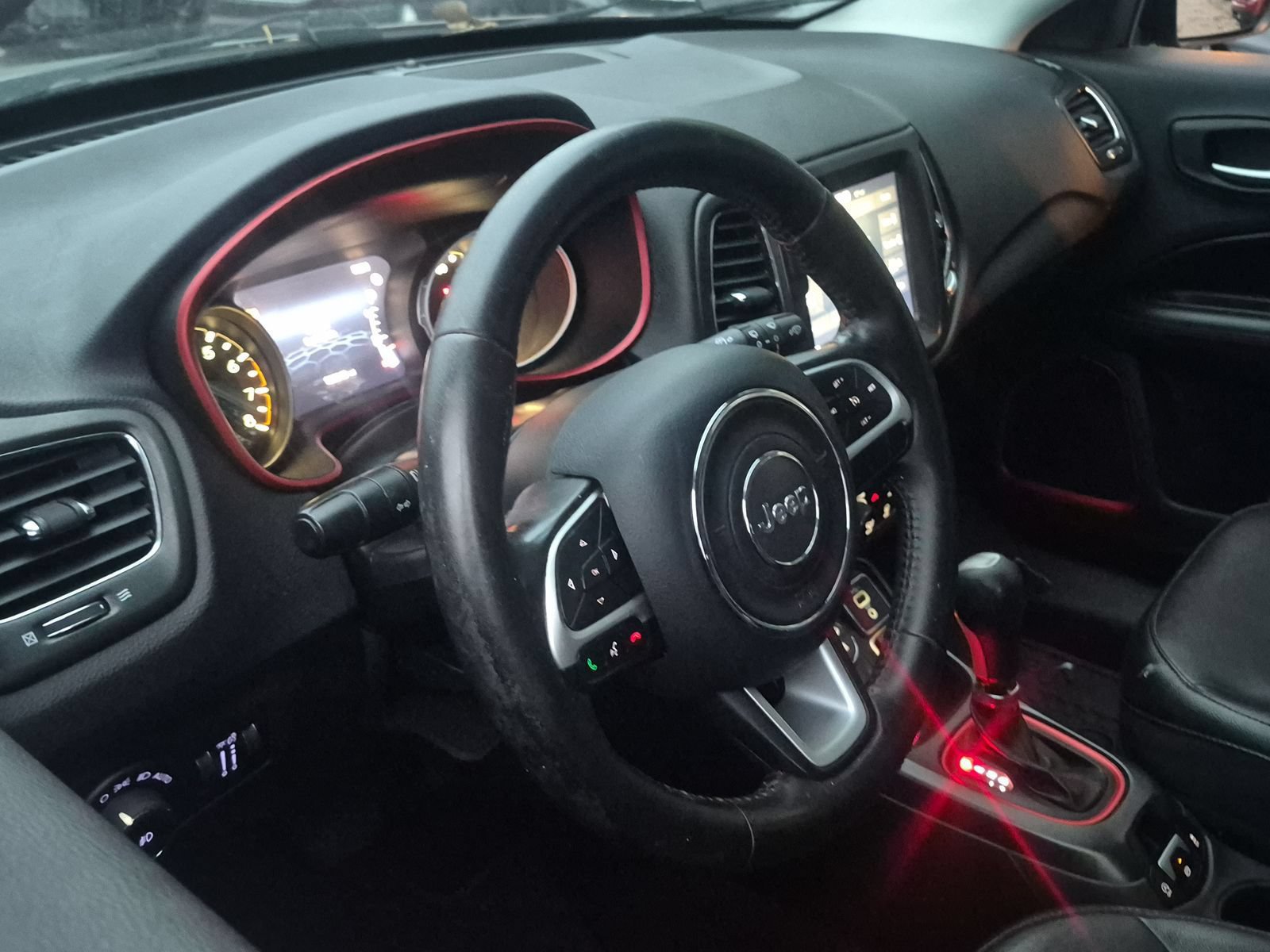 Used 2018 Jeep Compass Latitude w/ Popular Equipment Group AWD/4WD image 11