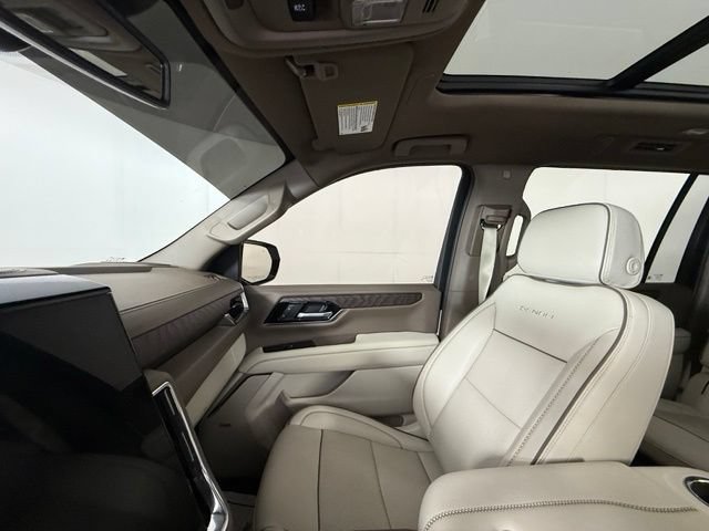 Used 2025 GMC Yukon XL Denali w/ Sun & Power Step Package RWD image 19