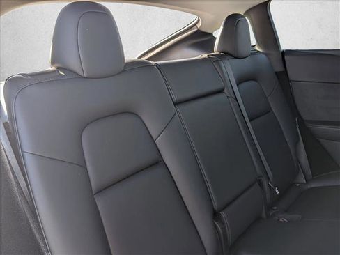 Used 2023 Tesla Model Y Long Range image 22