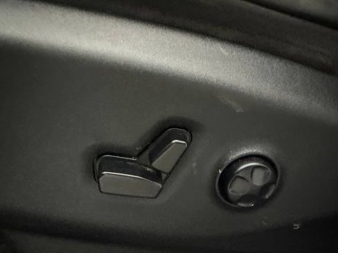 Used 2020 Chrysler Pacifica Limited FWD image 21