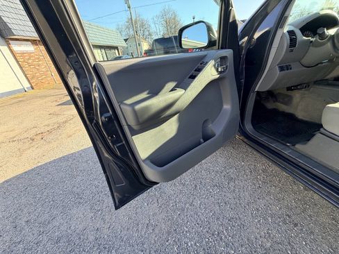 Used 2012 Nissan Frontier SV image 20