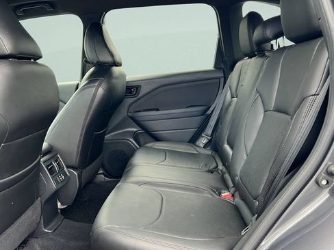 Used 2025 Subaru Forester Premium AWD/4WD image 10