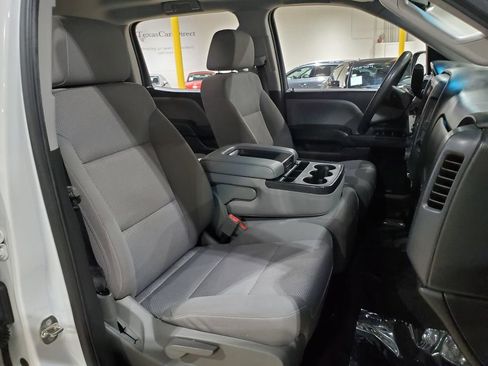 Used 2018 Chevrolet Silverado 1500 Custom w/ Custom Value Package AWD/4WD image 14