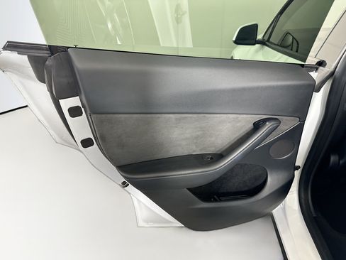 Used 2023 Tesla Model Y Long Range AWD/4WD image 26
