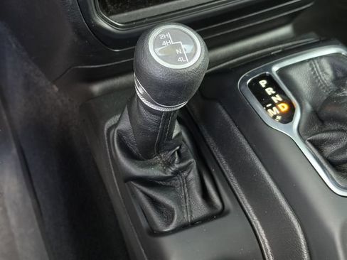 Used 2023 Jeep Gladiator Sport AWD/4WD image 26