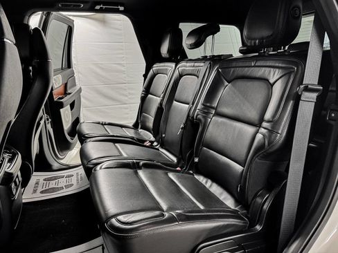 Used 2019 Lincoln Navigator Reserve AWD/4WD image 8