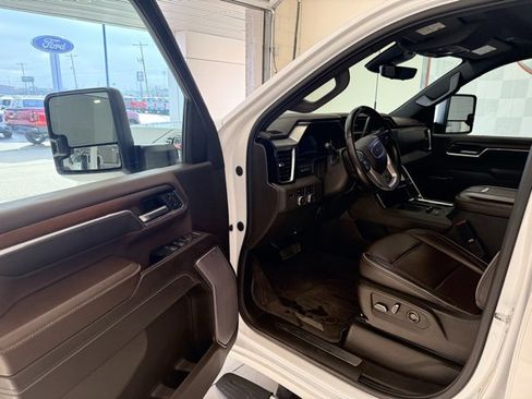 Used 2024 GMC Sierra 3500 Denali w/ Technology Package image 15