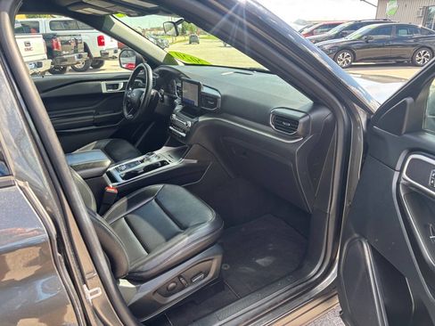 Used 2020 Ford Explorer XLT w/ Equipment Group 202A AWD/4WD image 19