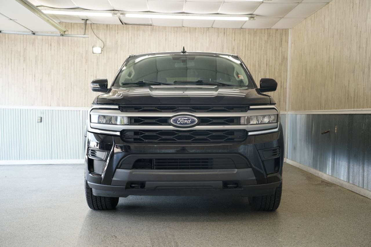 Used 2023 Ford Expedition XLT AWD/4WD image 2
