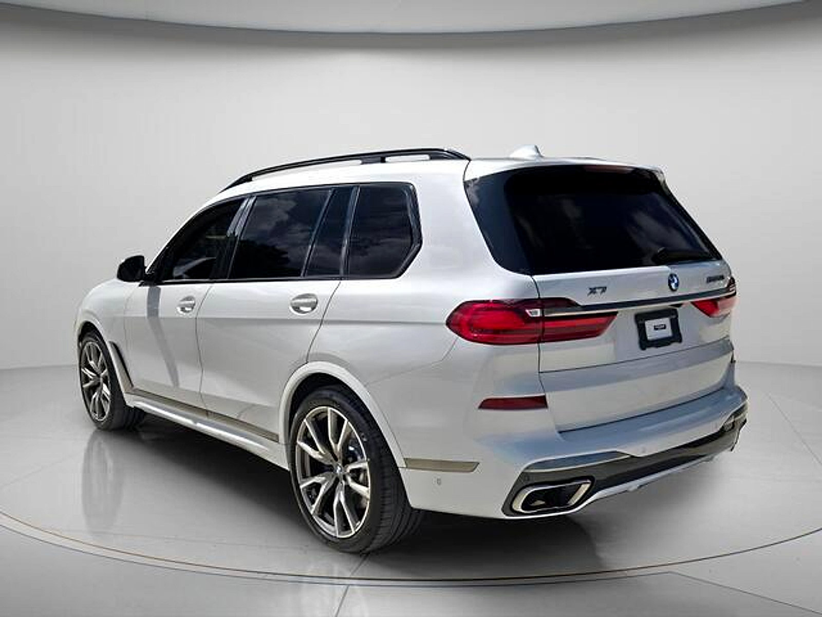 Used 2022 BMW X7 M50i w/ Cold Weather Package AWD/4WD image 4