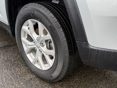 Used 2023 Jeep Grand Cherokee Limited image 7