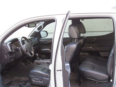 Used 2020 Toyota Tacoma TRD Off-Road w/ TRD Premium Off Road Package image 16