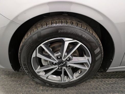 Certified 2023 Kia Forte LXS w/ LXS Technology Package image 7