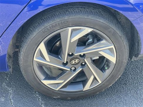 Certified 2025 Hyundai Elantra Sport image 4