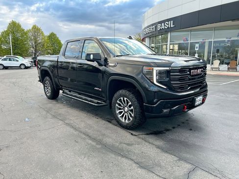 Used 2023 GMC Sierra 1500 AT4 w/ AT4 Premium Package AWD/4WD image 2