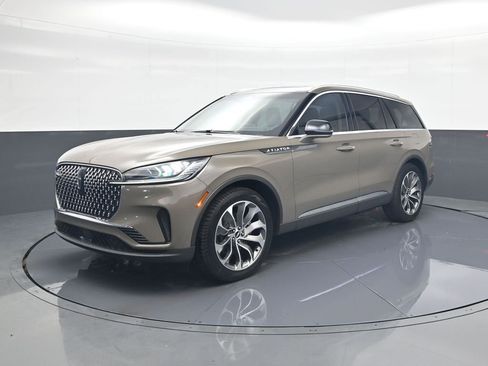 Used 2025 Lincoln Aviator Reserve RWD image 3