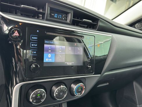 Used 2017 Toyota Corolla LE image 21