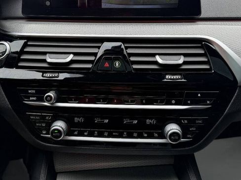 Used 2018 BMW M550i xDrive w/ Driving Assistance Package image 18